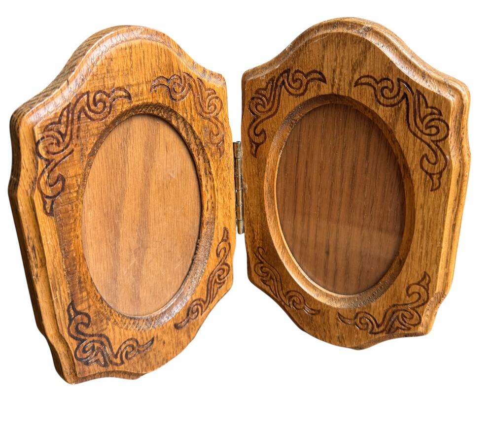 Vintage Solid Wood Double Bifold Oval Photo Frame Scroll Carving Brass Hinges